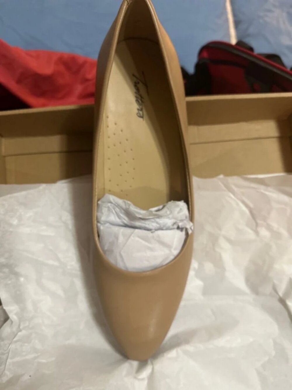 Nude pumps